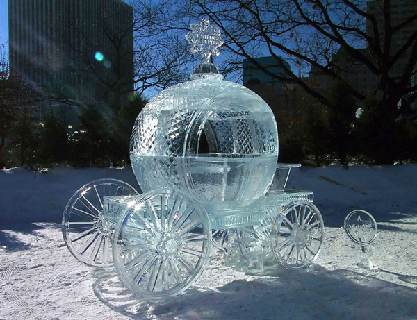 A full-sized ice carriage carved entirely by hand for Ottawa’s Winterlude Fastasy event by Kevin Gregory and Antonio Young. Photo by Ken Watson.
